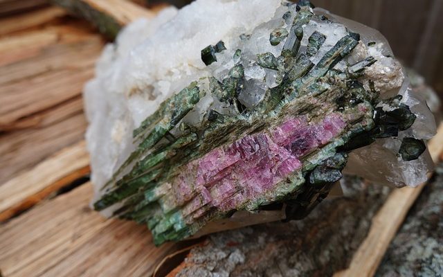 Comment se forme la tourmaline ?