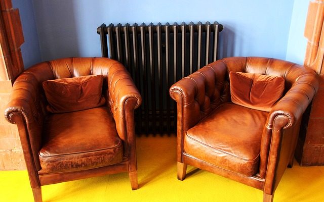 Conseils sur le nettoyage des canapés et chaises en cuir.