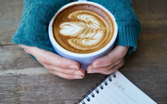 Comment enlever les taches de café des pages d'un livre