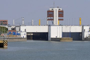 Comment puis-je installer des portes françaises dans le mur de l'édifice Cinder Block ?