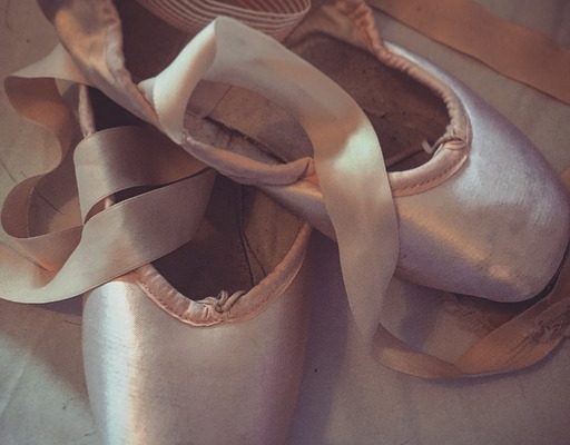 Comment coudre des rubans sur des Pointe Shoes