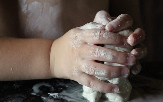 Comment faire de la poterie maison avec les enfants