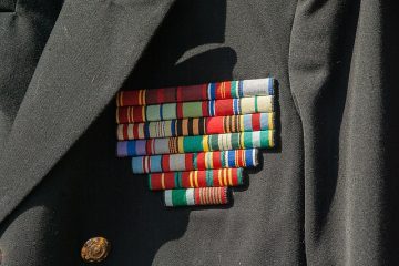 Comment mettre des médailles sur un uniforme militaire