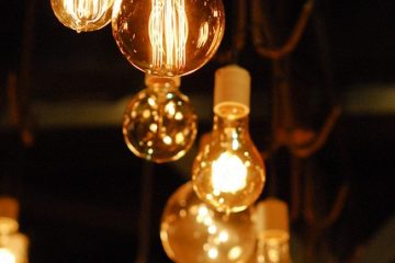 Comment changer une petite ampoule halogène dans un luminaire