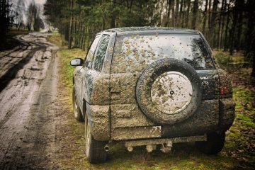 Comment enlever les marques d'éraflures de la peinture automobile