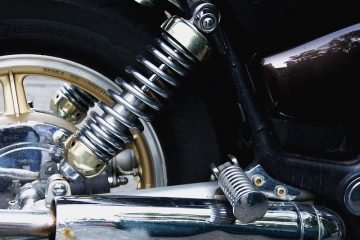 Comment régler les amortisseurs arrière d'une Yamaha WR