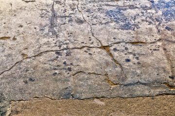 Comment peindre un plancher de béton humide