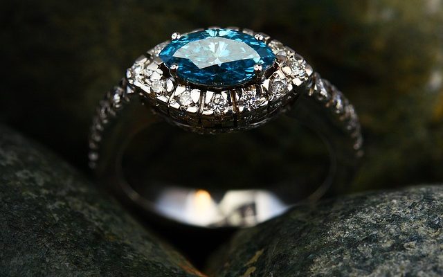 Comment savoir si un diamant bleu est réel ?