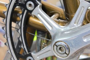 Comment désassembler un pédalier de vélo géant