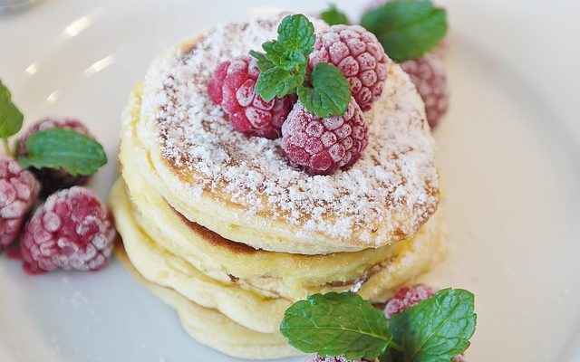 Comment faire cuire une omelette dans une poêle à omelette pliée